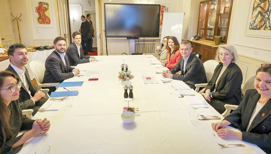 İsviçre’de konuşan Özel: İlk seçimde iktidarız