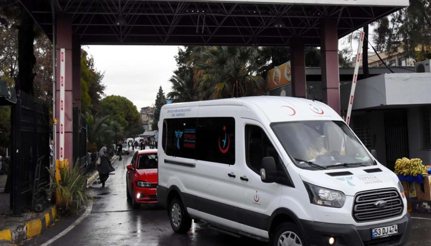 İzmirde polise silahlı saldırı: Bir polis yaralandı
