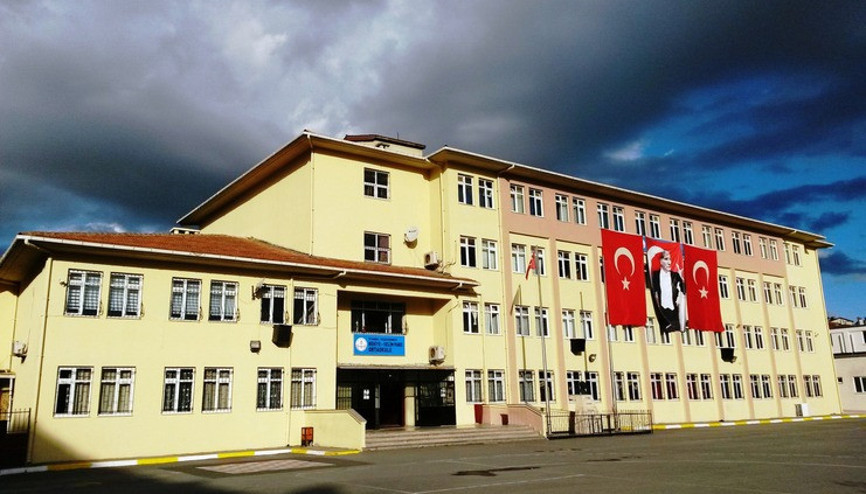 BUGÜN OKULLAR VAR MI, HANGİ İLLERDE TATİL 28 Ekim Salı günü okullar yarım gün mü, öğleden sonra okul var mı MEB detayları ve son açıklamalar...