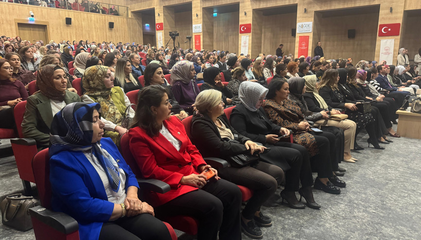 Niğdede koruyucu aileler buluştu Niğdede koruyucu aileler buluştu