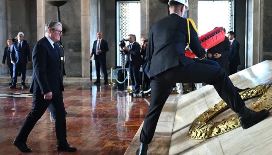 İngiltere Başbakanı Starmer, Anıtkabiri ziyaret etti