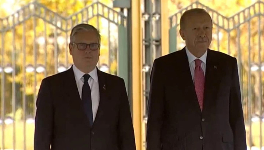 İngiltere Başbakanı Starmer Ankarada... Cumhurbaşkanı Erdoğan resmi törenle karşıladı