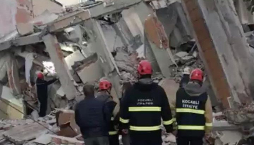 Gebzede bina çöktü: Çok sayıda ekip sevk edildi