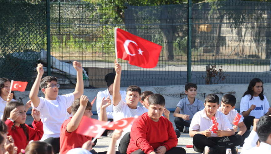 Diyarbakırda 200 öğrenci, 1 ay hazırlanarak 29 Ekim için ‘İzindeyizi söyledi/ Ek fotoğraflar