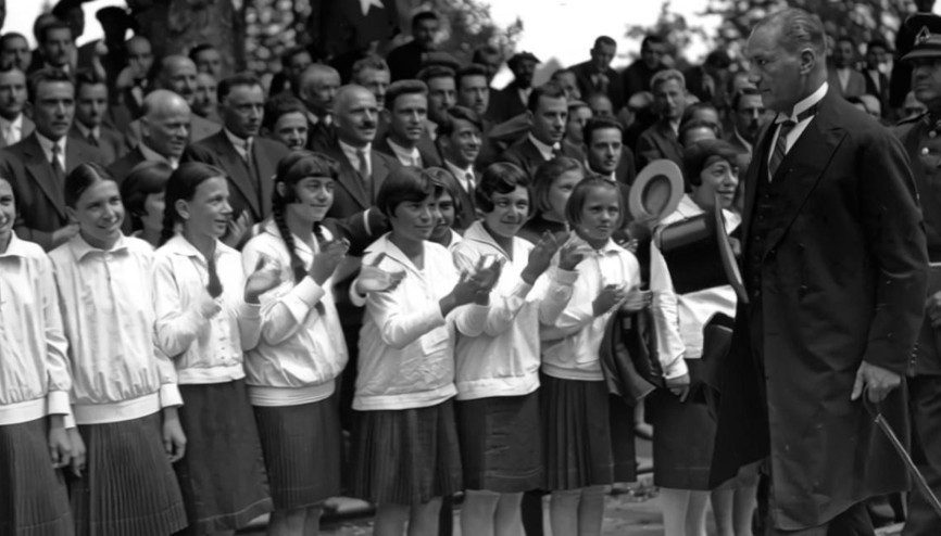 Tarihi teknolojiyle buluşturan 29 Ekim videosu Tarihi teknolojiyle buluşturan 29 Ekim videosu