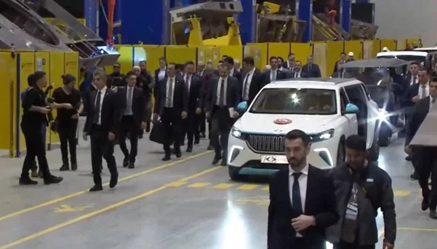 Cumhurbaşkanı Erdoğan tören alanına TOGG ile geldi