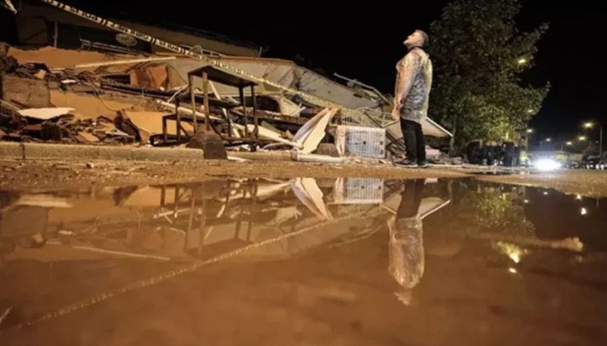 Balıkesir 6,1 ile sarsıldı, vatandaş geceyi sokakta geçirdi