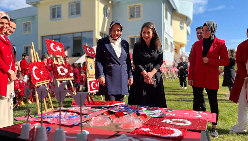 Cumhuriyet coşkusu miniklerle buluştu Cumhuriyet coşkusu miniklerle buluştu