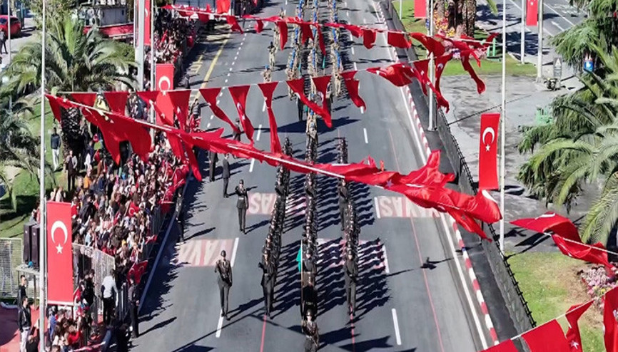 Cumhuriyetin 102nci yılı Vatan Caddesinde kutlandı