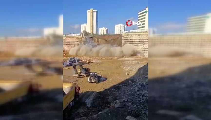 Ümraniyede yol çöktü: O anlar kamerada