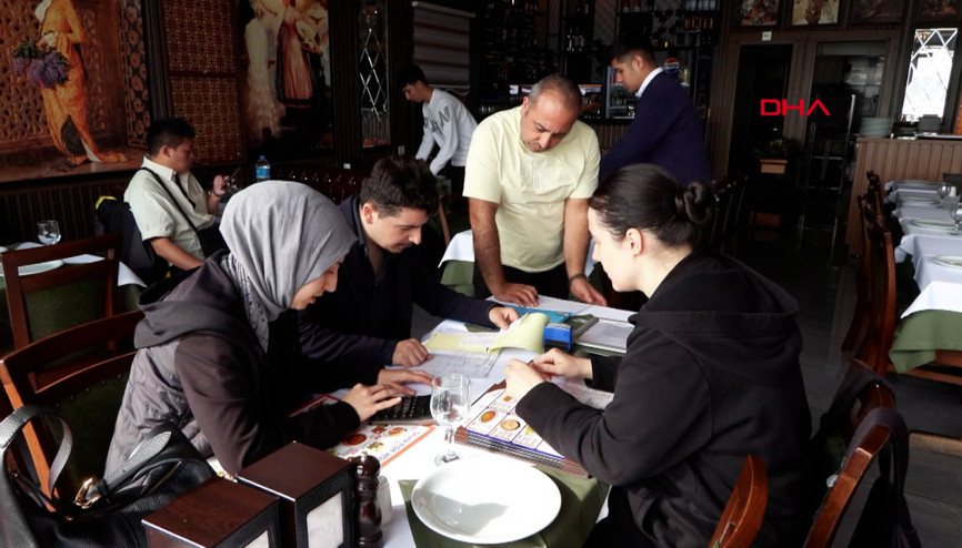 Beyoğlunda 4 turiste 59 bin lira hesap ödetmişti İşletmeye verilen ceza belli oldu Beyoğlunda 4 turiste 59 bin lira hesap ödetmişti İşletmeye verilen ceza belli oldu