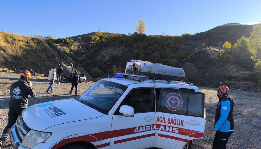 Bingöl’de hafif ticari araç takla attı: 5 yaralı Bingöl’de hafif ticari araç takla attı: 5 yaralı