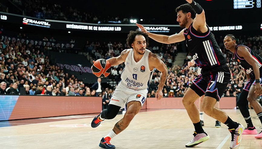 Anadolu Efes, EuroLeaguede Baskoniaya konuk oluyor