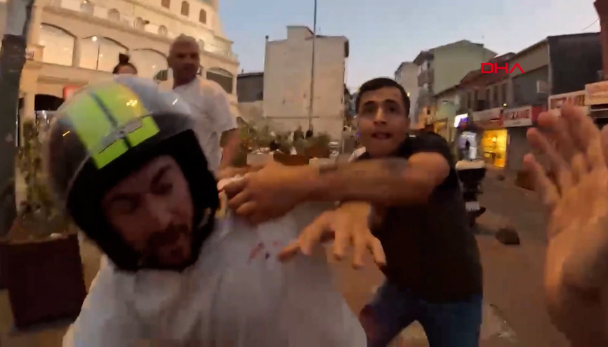 Beyoğlunda İspanyol Youtuberi takip edip darbettiler Beyoğlunda İspanyol Youtuberi takip edip darbettiler