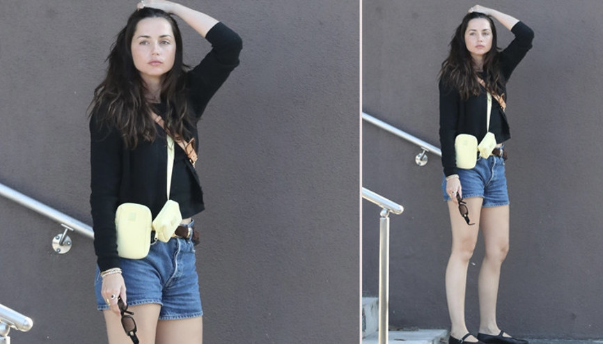 Bir sevgili buldu bir var, bir yok... Bütün hayalleri yıkıldı: Gözyaşlarını güzel evinde bir başına döküyor Bir sevgili buldu bir var, bir yok... Bütün hayalleri yıkıldı: Gözyaşlarını güzel evinde bir başına döküyor