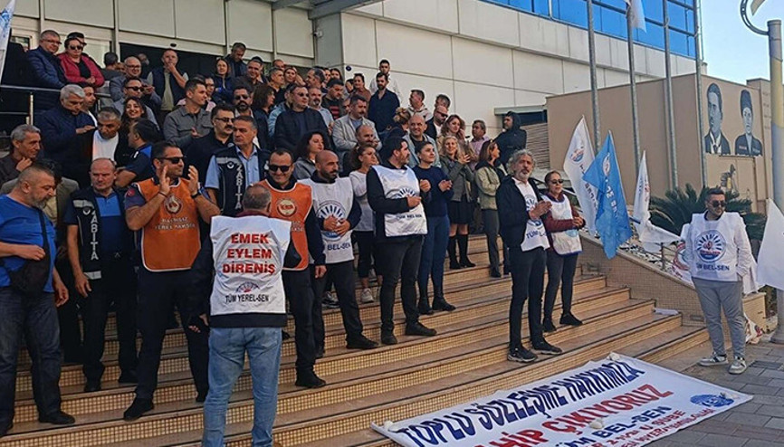 Belediyede görevli memurlardan protesto | Haklarımız ödenmiyor