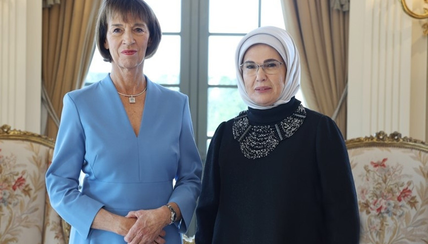 Emine Erdoğan, Almanya Başbakanı Merzin eşiyle Millet Kütüphanesini ziyaret etti