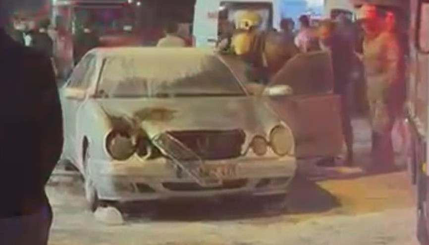 Eşiyle kavga etti, otomobiliyle birlikte kendini ateşe verdi