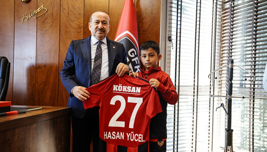 Depremzede Hasan Yücel, Gaziantep FK tesislerinde ağırlandı