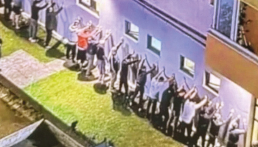 İki Türk serbest bırakıldı... Sırplar bıçakla saldırmış