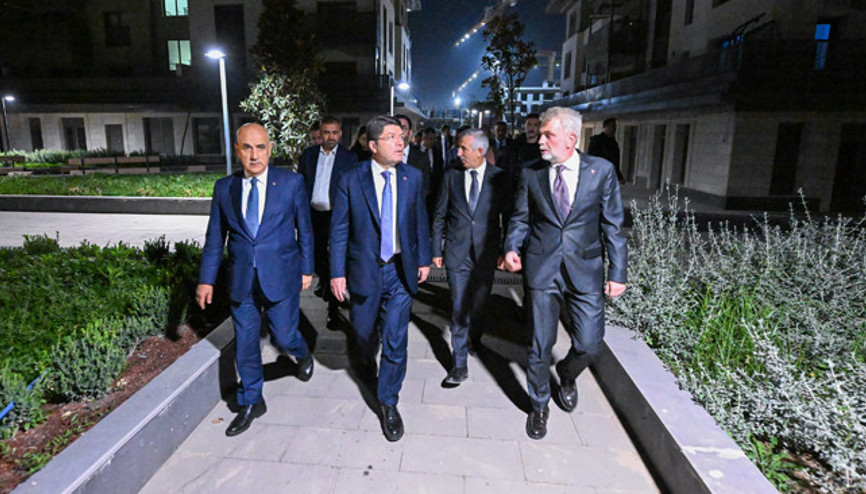 Adalet Bakanı Tunç, Kahramanmaraşta deprem konutlarını inceledi