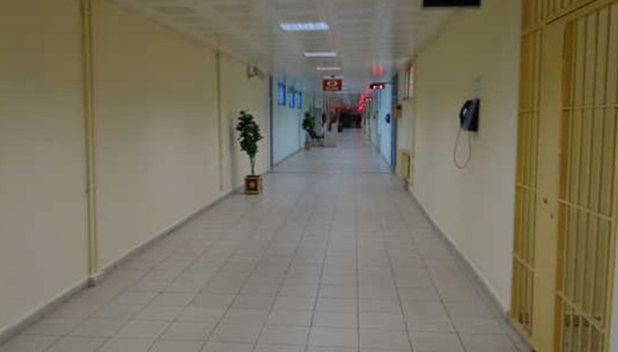 Gözü dönmüş baba, cezaevinde 4 yaşındaki kızını öldüresiye dövdü