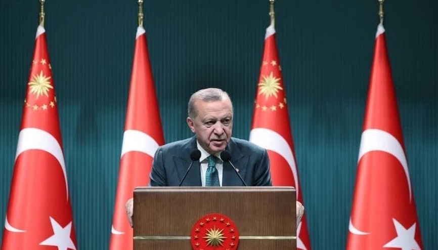 Cumhurbaşkanı Erdoğandan Özgür Özele sert sözler: Avrupa kapılarında sabahlıyor