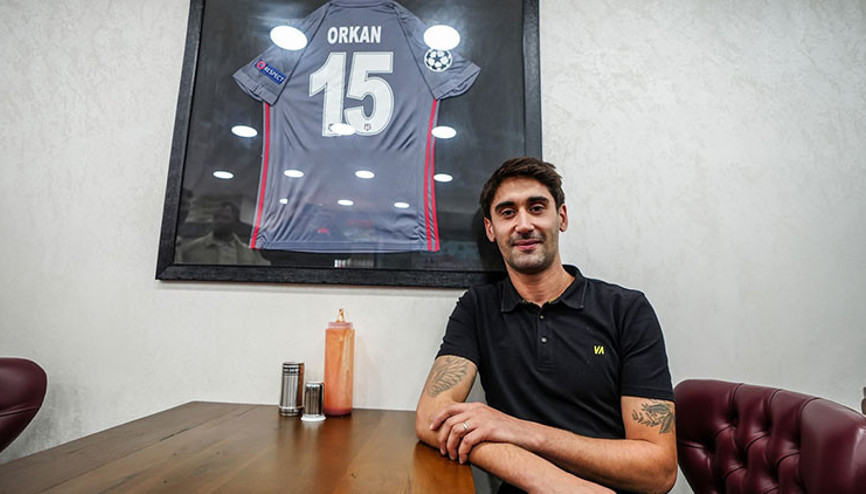 Bir dönem Şampiyonlar Liginde forma giyen Orkan Çınar, şimdi Bursada döner kesiyor