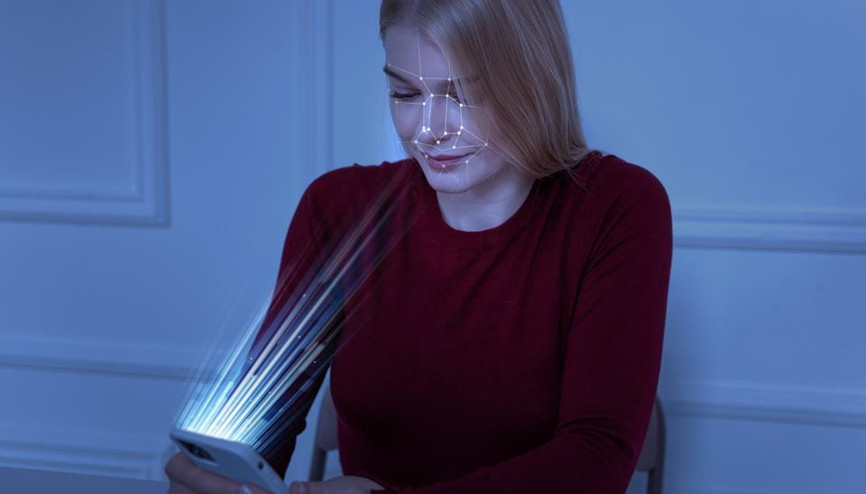 Uzmanından mavi ışık uyarısı... Telefona bakarken de güneş kremi kullanın Uzmanından mavi ışık uyarısı... Telefona bakarken de güneş kremi kullanın