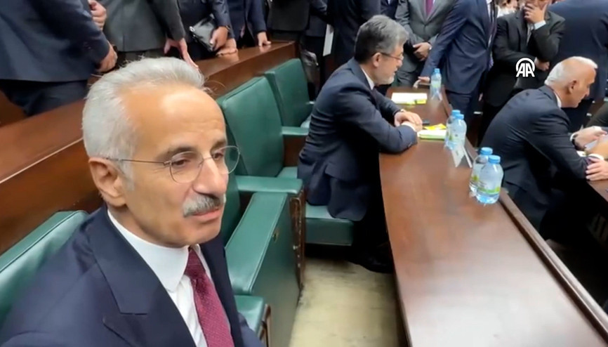 Bakan Uraloğlundan Gebzede çöken binaya metronun neden olduğu iddialarına yanıt
