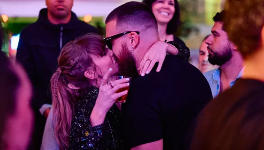 Birbirlerine bakarken dünyaya unutuyorlar... Milyarder aşıkların ev hayatı şaşırttı