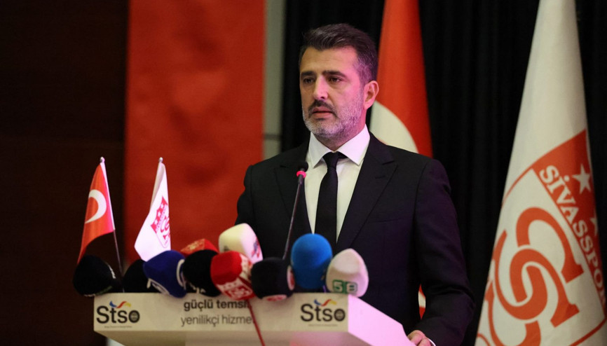 Sivasspor Kulüp Başkanı Karagöl görevinden ayrıldı