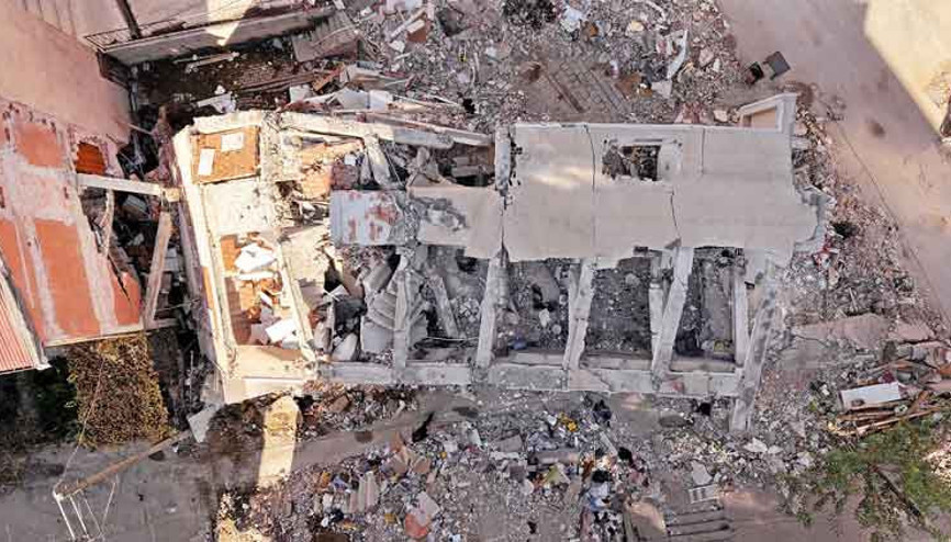 Gebze’de bina zeminden dolayı çökmüş Gebze’de bina zeminden dolayı çökmüş