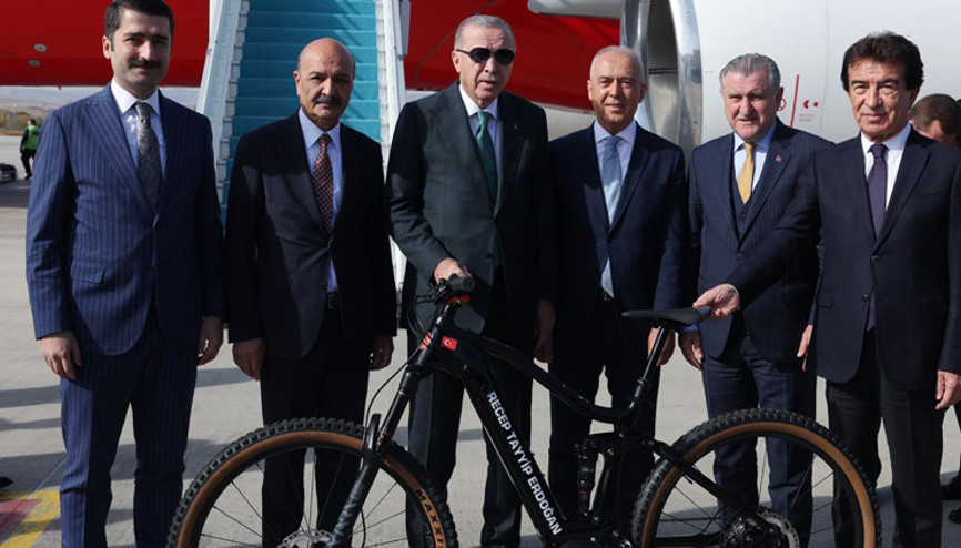 Emin Müftüoğlundan Cumhurbaşkanı Erdoğana özel bisiklet