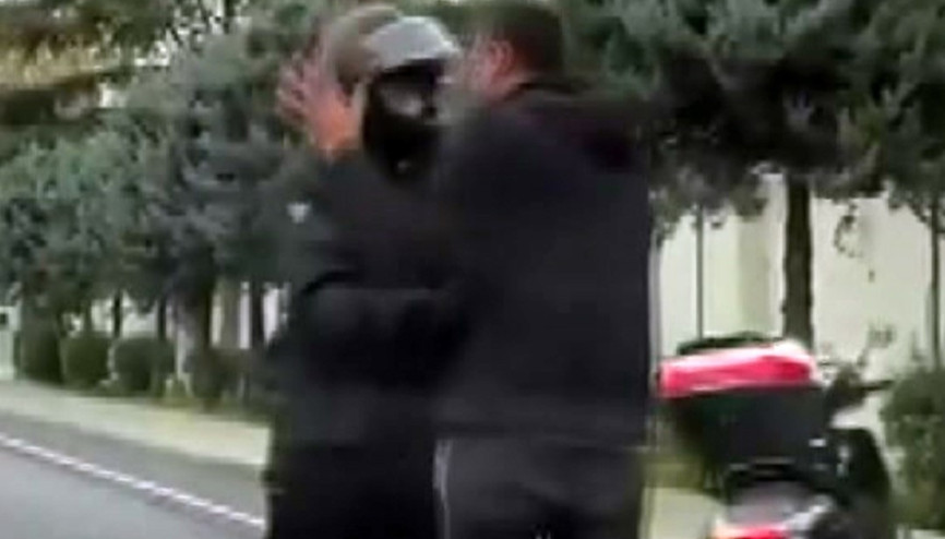 Avcılarda trafikte yumruklu kavga