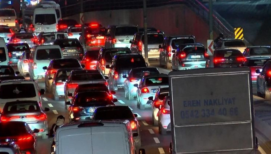 İstanbulda ara tatil trafiği… Yoğunluk yüzde 87ye ulaştı