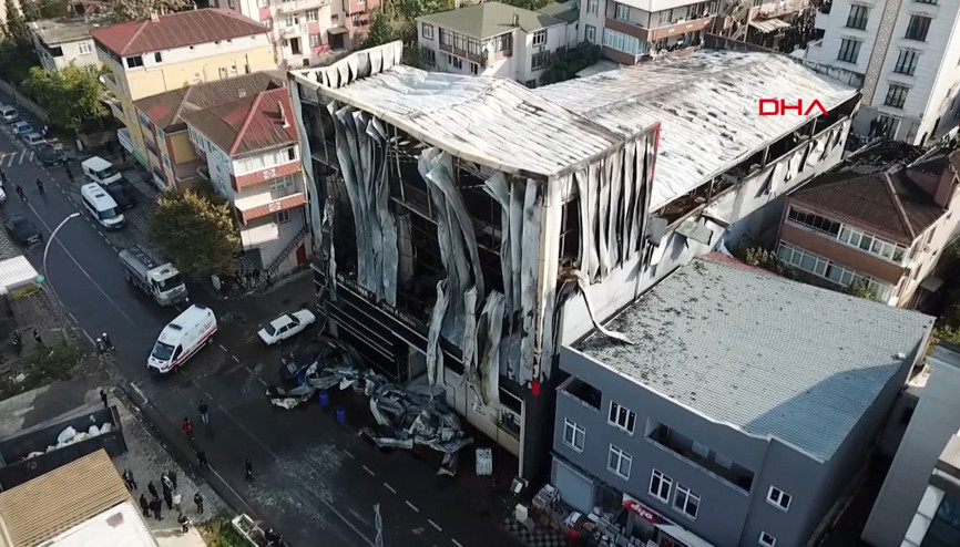 Kocaelide kozmetik fabrikasında yangın: Fabrika havadan görüntülendi Kocaelide kozmetik fabrikasında yangın: Fabrika havadan görüntülendi