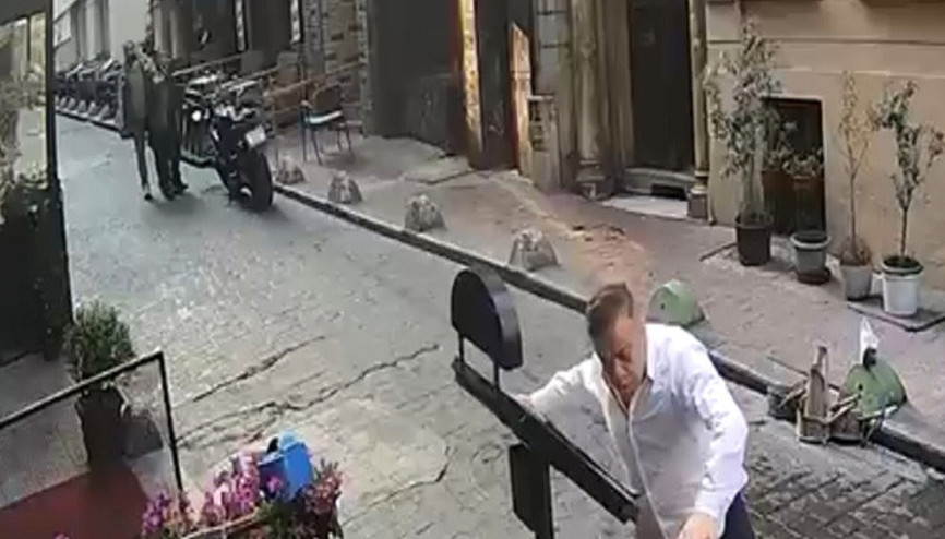 İstiklal Caddesi’nde silahlı saldırı güvenlik kamerasında; sokaktakilere kurşun yağdırdı