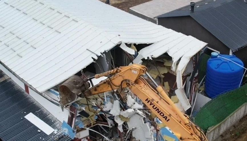 İstanbuldaki kan donduran olayda yeni gelişme: Sinemin can verdiği villa yıkıldı İstanbuldaki kan donduran olayda yeni gelişme: Sinemin can verdiği villa yıkıldı