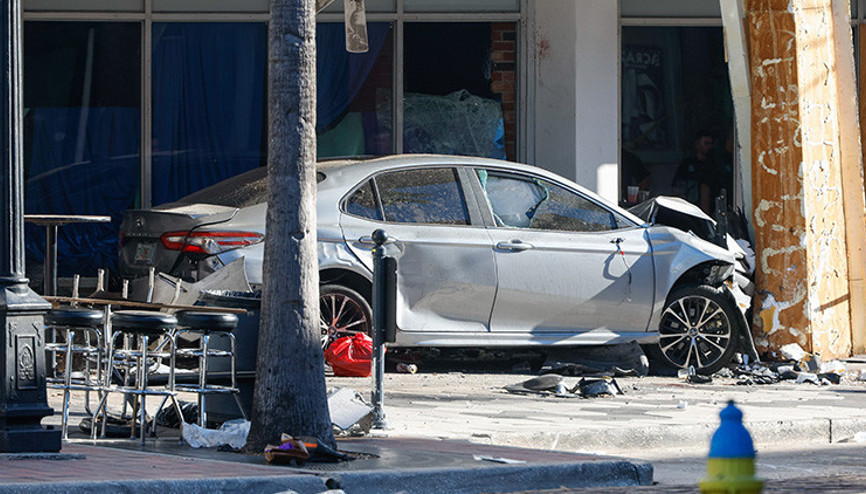 ABDde sürücü dehşeti: Polisten kaçarken gece kulübüne daldı... 4 ölü, 13 yaralı