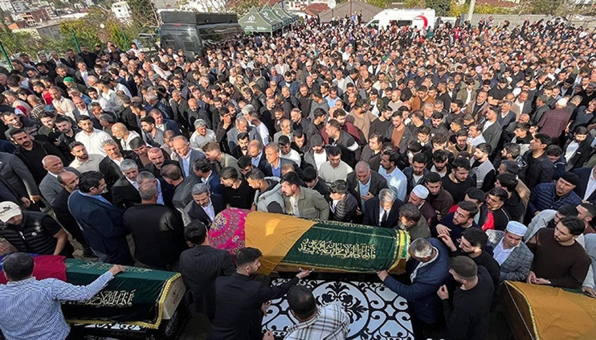 Kozmetik fabrikasında hayatını kaybedenler, son yolculuklarına uğurlandı