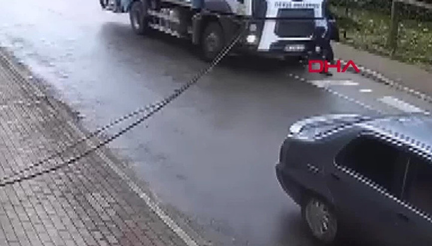 Belediye işçisinin çöp kamyonunun altında kalıp öldüğü kaza kamerada