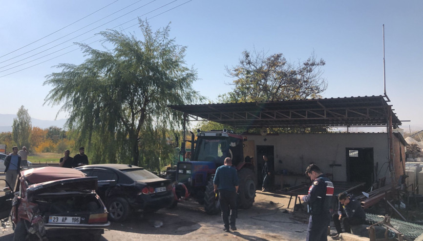 Elazığ’da kamyonla çarpışan otomobilin sürücüsü öldü