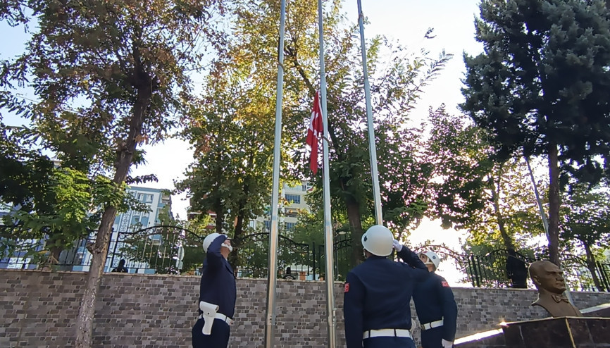 Batman’da 10 Kasım Atatürkü anma töreni Batman’da 10 Kasım Atatürkü anma töreni