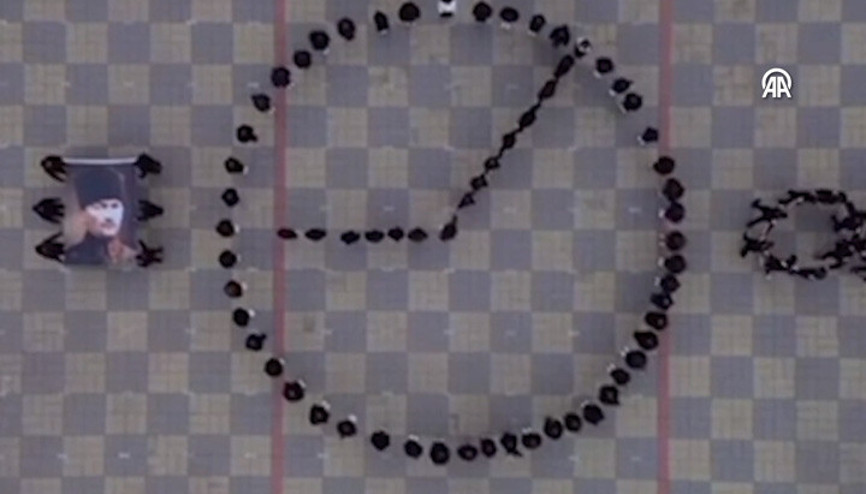 Tekirdağda lise öğrencileri koreografilerle Büyük Önder Atatürkü andı