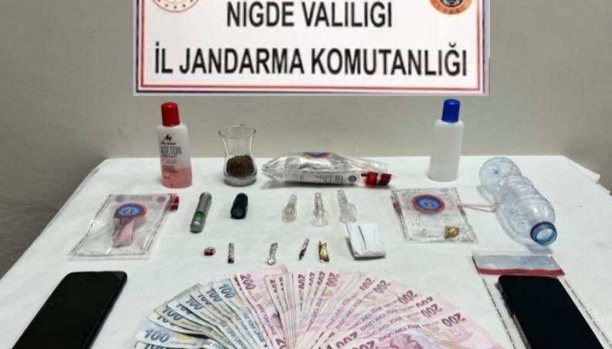 Niğdede uyuşturucu operasyonu: 3 gözaltı Niğdede uyuşturucu operasyonu: 3 gözaltı