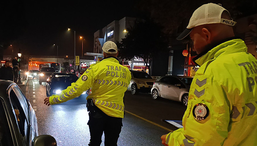 Motosiklet sürücüleri ve yolcuları için yeni zorunluluk Denetimler başladı: Kullanmayanlara para cezası kesilecek Motosiklet sürücüleri ve yolcuları için yeni zorunluluk Denetimler başladı: Kullanmayanlara para cezası kesilecek