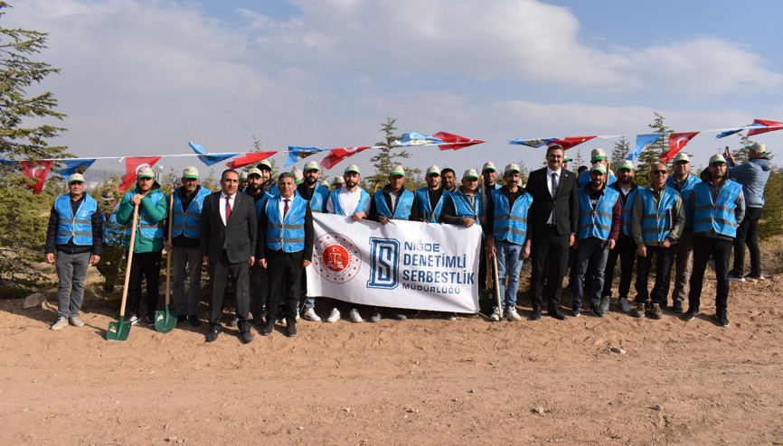 Niğde’de 5 bin fidan toprakla buluşturuldu Niğde’de 5 bin fidan toprakla buluşturuldu