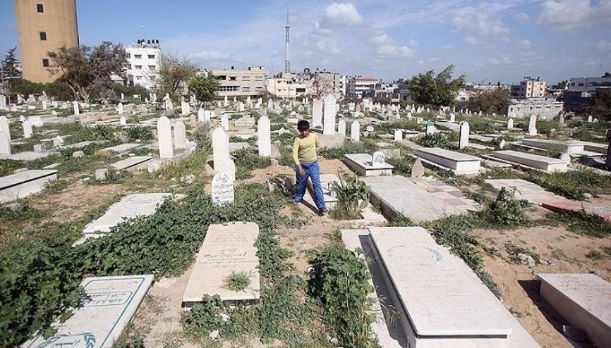 İsrailliler, bu kez Kudüs’teki Müslüman mezarlarına saldırdı
