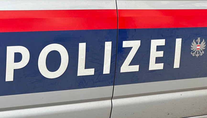 Ebeveynleri işkence ederek öldürdü